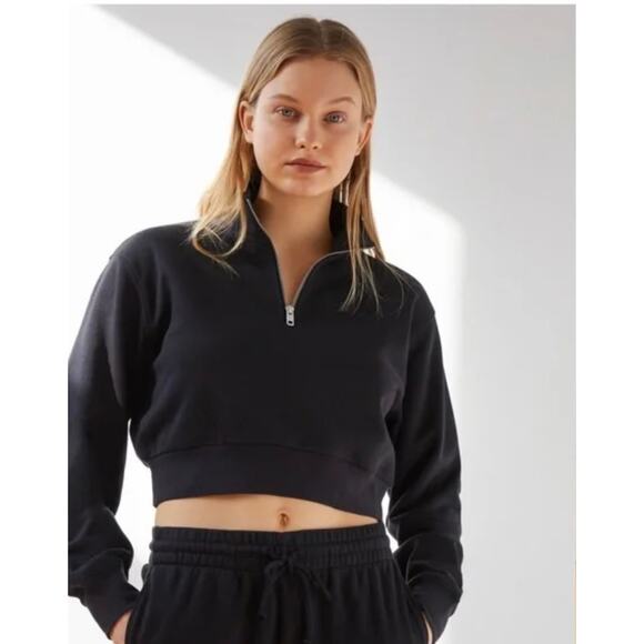 TNA Airy Fleece Perfect 1/4 Zip Cropped Zip Up Sweater in Color Black Medium - Picture 1 of 4